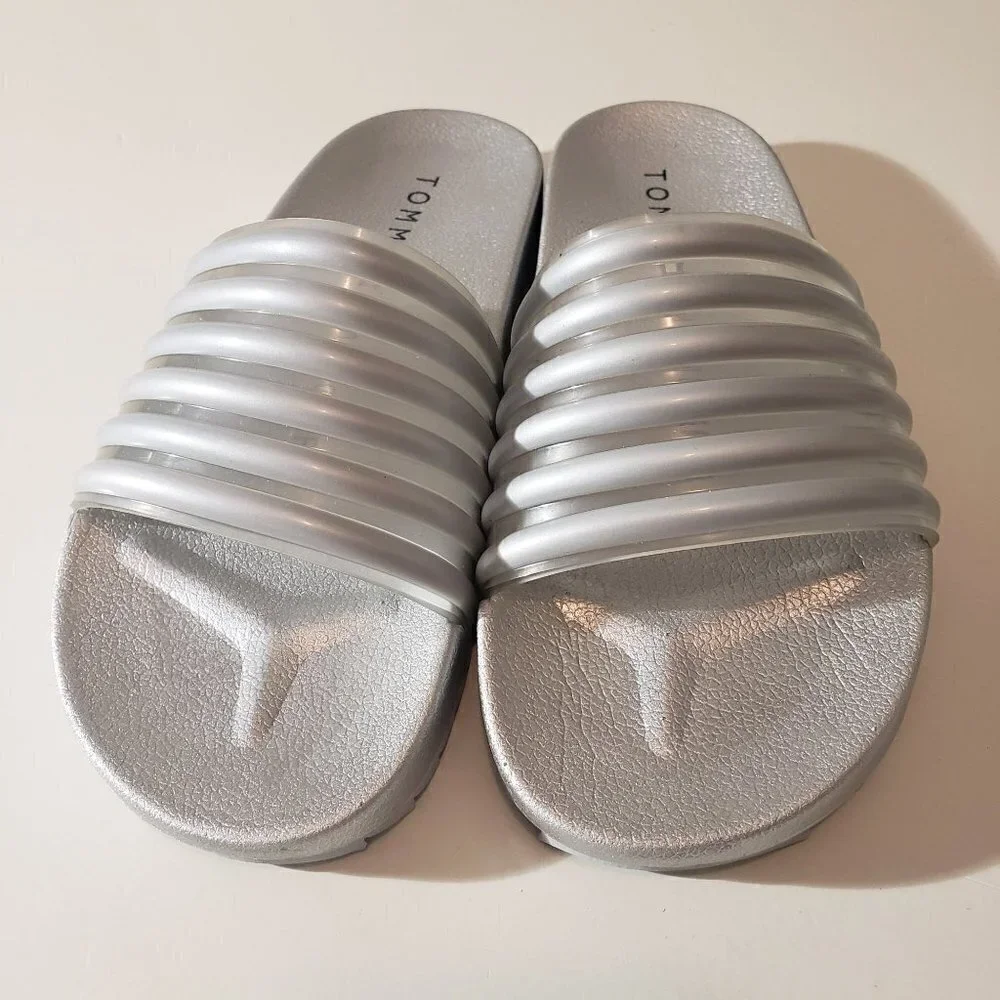 Tommy Hilfiger Shylo Slide Sandal Silver Metallic size 3